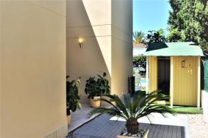 Vonkajšia záhrada v ubytovaní VILLA HUGO- Badia Gran- Llucmajor- Mallorca