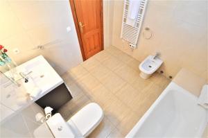 Kúpeľňa v ubytovaní VILLA HUGO- Badia Gran- Llucmajor- Mallorca