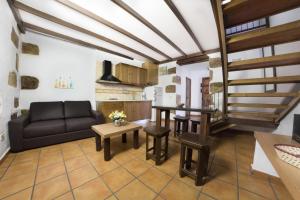 Kuchyň nebo kuchyňský kout v ubytování Vivelorural casa Tunte 3, BBQ y terraza