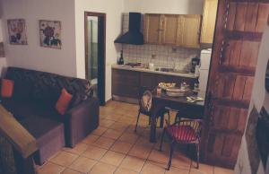 Kuchyň nebo kuchyňský kout v ubytování Vivelorural casa Tunte 3, BBQ y terraza