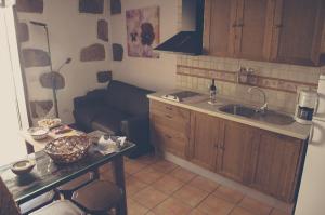 Kuchyň nebo kuchyňský kout v ubytování Vivelorural casa Tunte 3, BBQ y terraza + 12 fotografií