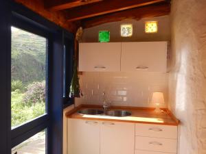 a kitchen with a sink and a window at Vivelorural casa La Cuevita, Santa Brígida in Santa Brígida