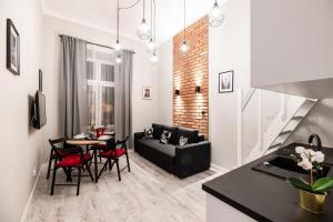 Η κουζίνα ή μικρή κουζίνα στο Dietla 32 Residence - ideal location in the heart of Krakow, between Main Square and Kazimierz District +125 φωτογραφίες