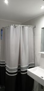 Ένα μπάνιο στο Chriselia 4