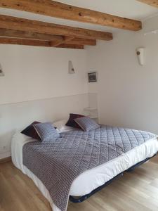 Postel nebo postele na pokoji v ubytování Gîte sainte Famille