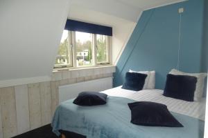 a bedroom with two beds with blue walls at Hotel Vierhouten in Vierhouten +57 photos