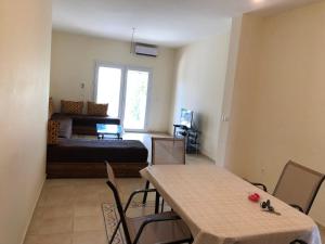 Postel nebo postele na pokoji v ubytování Fancy apartment in Marina-Saïdia !