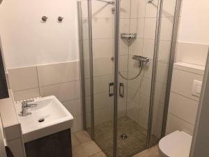 Koupelna v ubytování Hof Jüttmann + 7 fotografií