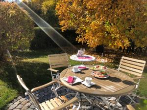 Ein Garten an der Unterkunft Haus Grünewald Unsleben