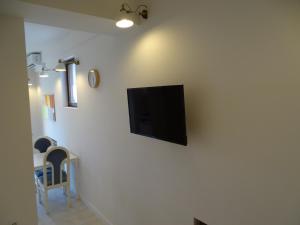 Televízia a/alebo spoločenská miestnosť v ubytovaní Job studio apartments