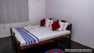 Postel nebo postele na pokoji v ubytování Globetrotter Tourist Inn