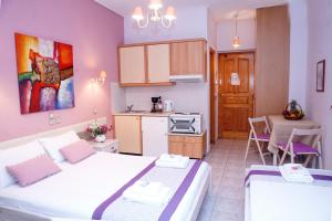 A kitchen or kitchenette at Nontas Home