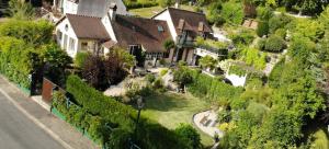 an aerial view of a house with a garden at " d'une Eure à l'autre " in Sainte-Gemme-Moronval