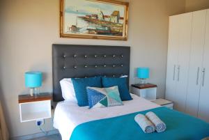 Ein Bett oder Betten in einem Zimmer der Unterkunft Wilderness Ocean View Cottage
