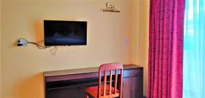 TV a/nebo společenská místnost v ubytování Hotel Nagarkot Inn