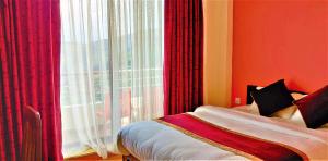 Postel nebo postele na pokoji v ubytování Hotel Nagarkot Inn