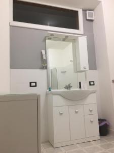 A bathroom at Casa vacanze Circle House Santa Filomena