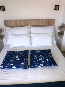 A bed or beds in a room at MAGO APARTMENTS