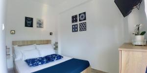 A bed or beds in a room at MAGO APARTMENTS