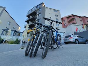 Jízda na kole v ubytování Garni Hotel Niš City View nebo okolí