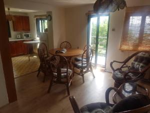 Kuchyň nebo kuchyňský kout v ubytování Chata na Lipně + 9 fotografií