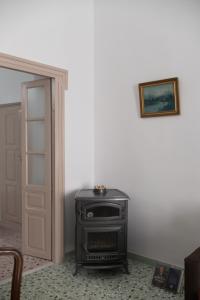 a stove in a room with a picture on the wall at Chez Georges in Parikia