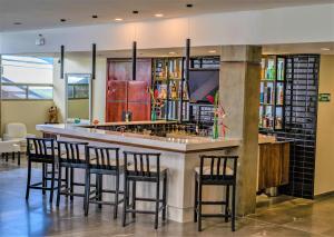 Salon ili bar u objektu Hotel Palma Real