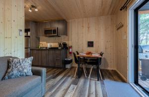 Dapur atau dapur kecil di Motel and Camping Colibri