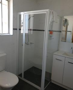 a bathroom with a toilet, sink, and shower at Beerwah Motor Lodge in Beerwah