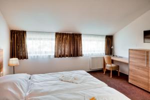 Postel nebo postele na pokoji v ubytování Hotel Zámecká Sýpka