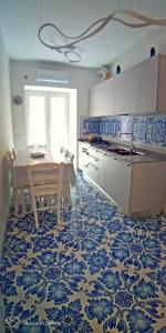 Kuchyň nebo kuchyňský kout v ubytování Brezza di mare