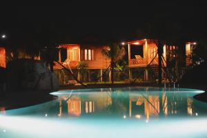 Bazén v ubytování Cay Sao Resort nebo v jeho okolí