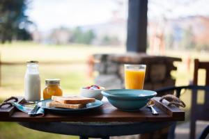 Opsi sarapan yang tersedia untuk tamu di Carrick Lodge Motel