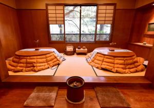 A seating area at Arima Onsen Tocen Goshobo