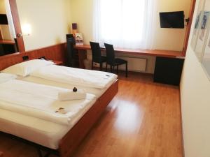 Postel nebo postele na pokoji v ubytování Hotel Arte Spreitenbach + 12 fotografií
