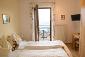 Postel nebo postele na pokoji v ubytování Gasthof-Pension Kleinhenner + 9 fotografií