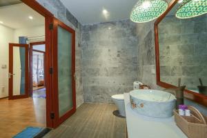 Phòng tắm tại Hoi An Sea Village Homestay