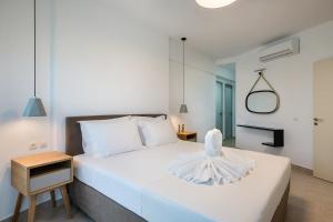 A bed or beds in a room at Magnolia Luxury Apartments