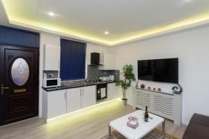 a living room with a large kitchen with a table at TOWLER HOUSE APARTMENTS 6 beds in 3 bedrooms in Leeds