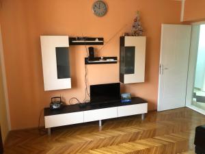 TV a/nebo společenská místnost v ubytování Tanja apartman