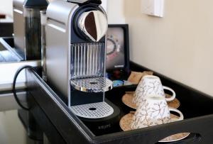 eine Kaffeemaschine auf der Küchentheke in der Unterkunft The Old Mill Inn in Pitlochry