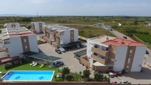 an aerial view of a building with a swimming pool at Apartment Village Nin in Nin