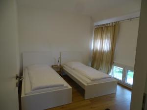 a bedroom with two beds and a window at Havelhof-Nitzow in Nitzow