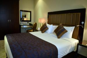 Cama o camas de una habitación en Premium Strato Hotel