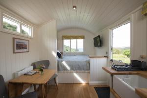 TV a/nebo společenská místnost v ubytování West Coast Hideaways