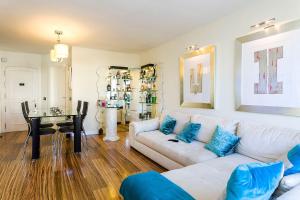 A seating area at Luxury Apartament in Marina Még 37 kép