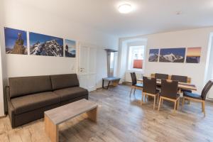 Posezení v ubytování Ferienwohnungen Appartementhaus Hohe Tauern