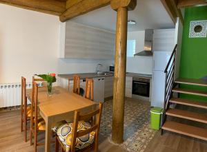 a kitchen and dining room with a table and chairs at El pajar de Miro in Villaturiel