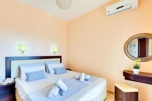 Postel nebo postele na pokoji v ubytování Oceana Suites