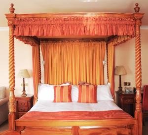 A bed or beds in a room at Mallyan Spout Hotel 